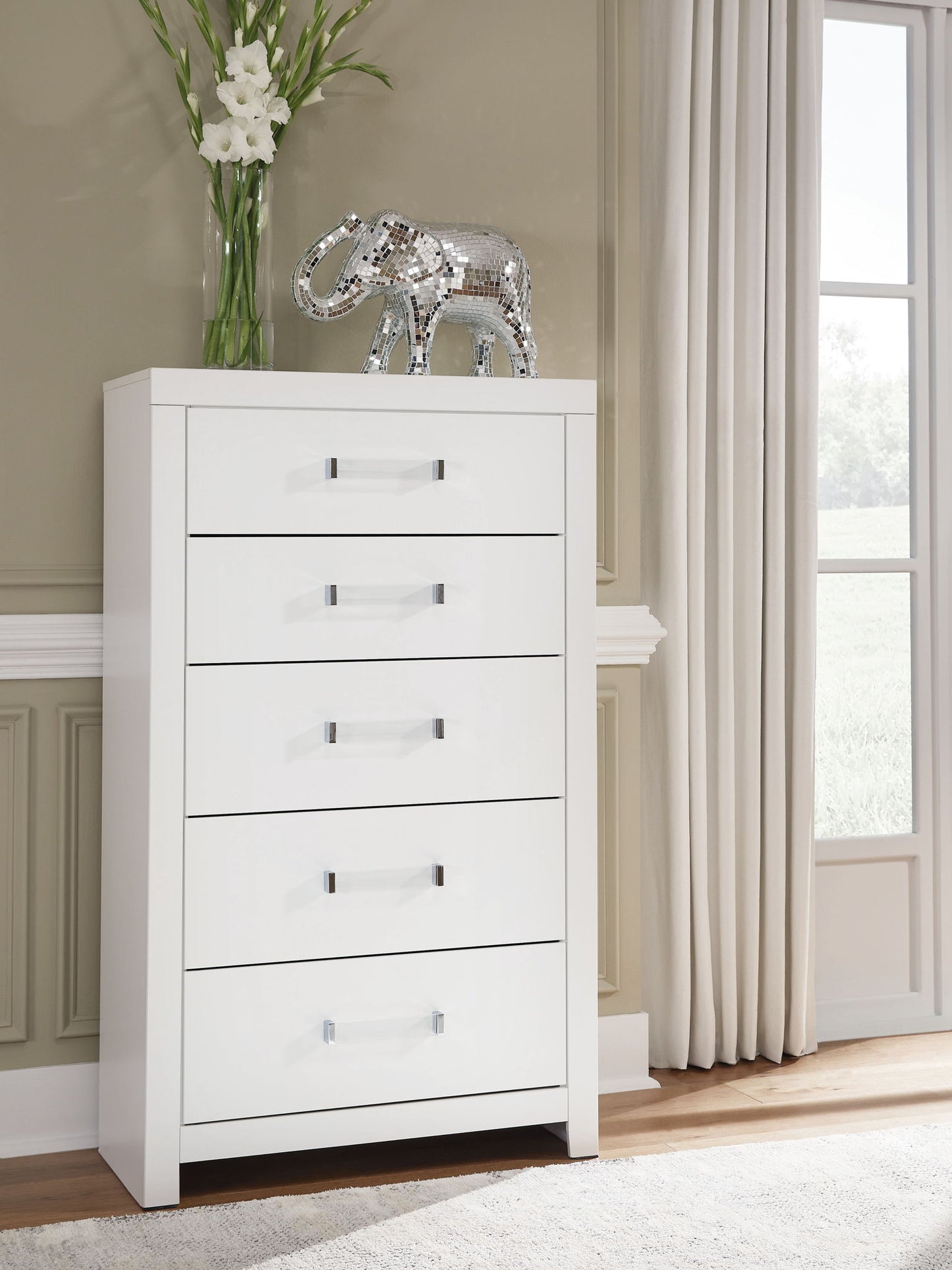 Raechalla - Five Drawer Chest