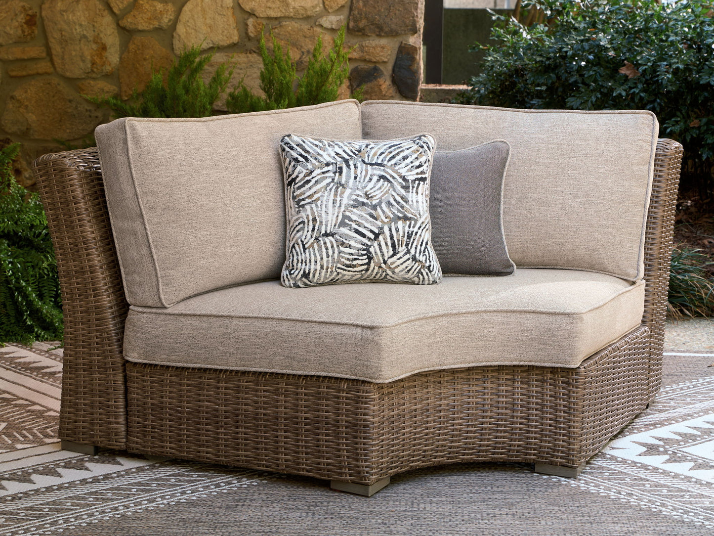 Revare Beach - Curved Corner Chair With Cushion - Beige