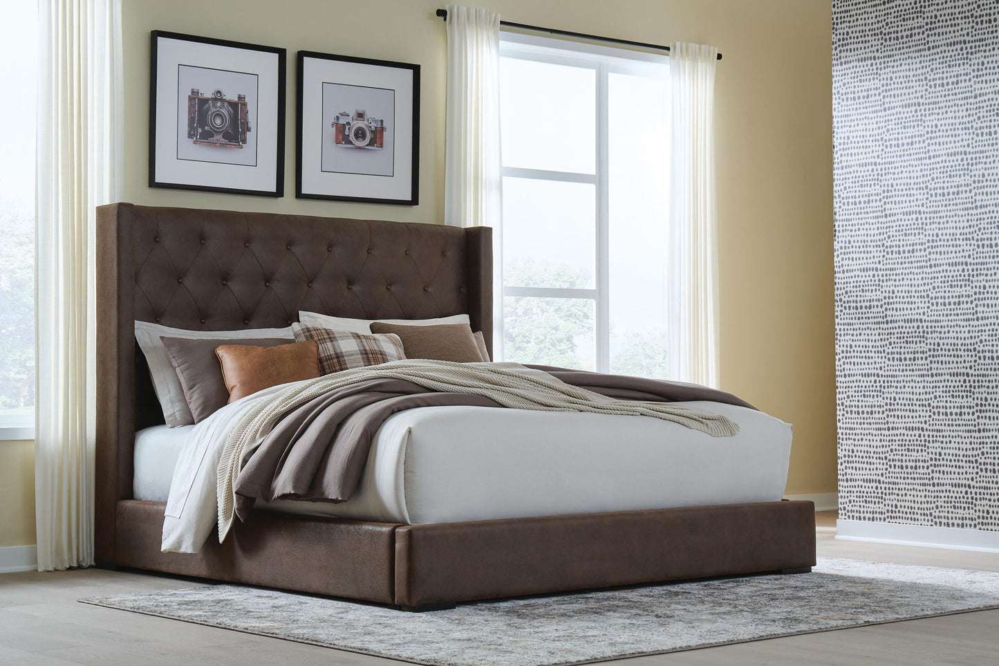 Fremindon - Upholstered Storage Bed