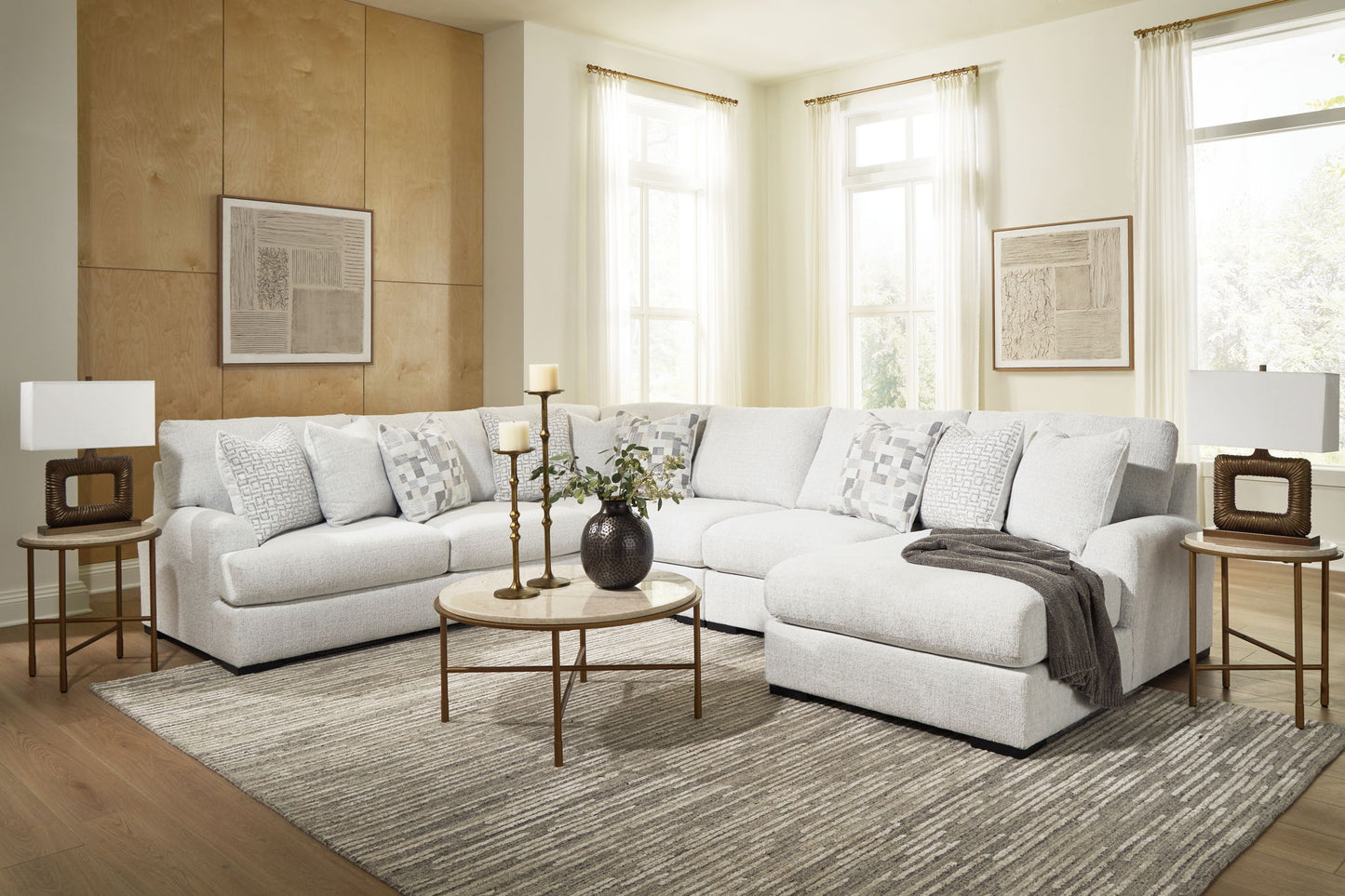 Wynncroft Manor - Sectional