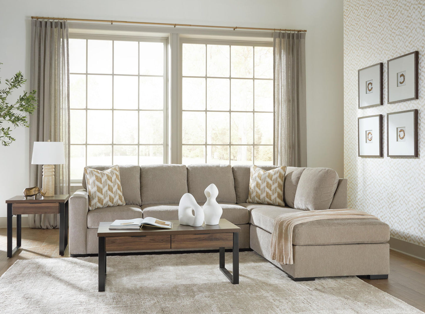 MaKaylen - Sectional