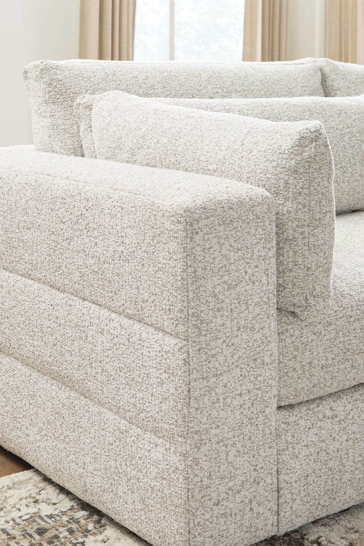 Stonecroft Manor - 6 Piece Sectional